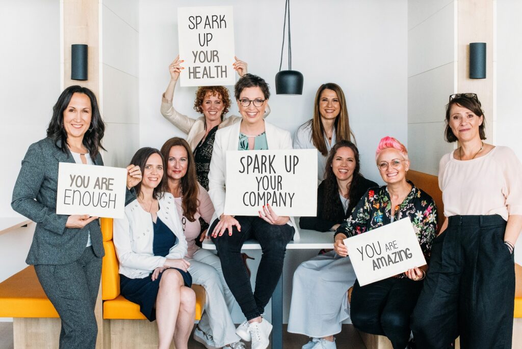 Das Expertinnen-Team von SPARK freut sich über den Start ihres Mental Health Angebots für CEOs bis hin zu Betriebsräten.