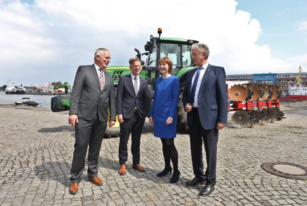 Startschuss der Fraunhofer-Initiative "Biogene Wertschöpfung und Smart Farming"