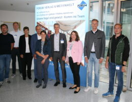 Katrin Krauß-Herkert (Mitte) begrüßte die IHK-Regionalversammlung in Merching. (Die Bildrechte liegen bei dem Verfasser der Mitteilung.)