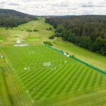 Trainingsplatz des GolfResorts mit Blick auf den Goethe-Course und das Hotel im Hintergrund (Bildquelle: Stefan Eberhardt)