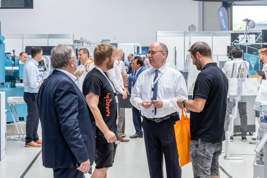 Intensive Fachgespräche standen im Mittelpunkt der FaMeta 2022 in Olching bei München (Bildquelle: CNC Outlet Center GmbH