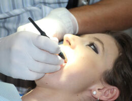 professionelle Zahnprophylaxe beim Zahnarzt