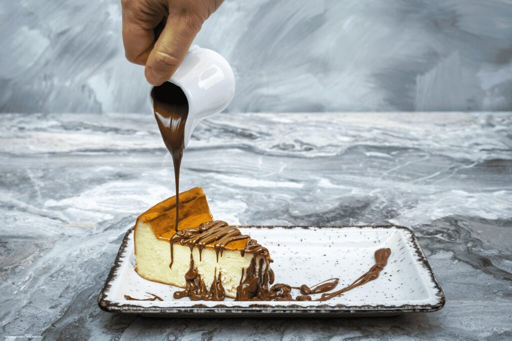 San Sebastian Cheesecake umhüllt mit Schokoladensoße (Die Bildrechte liegen bei dem Verfasser der Mitteilung.)