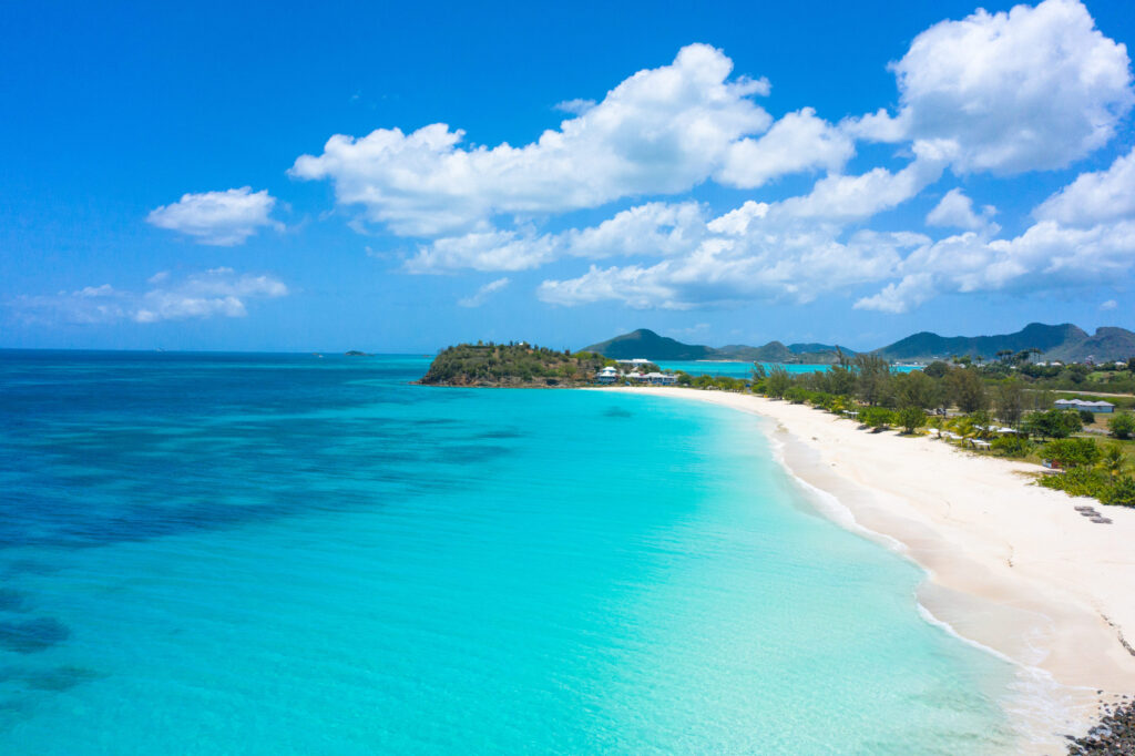 Der Ffryes Beach gehört zu den 365 bezaubernden Stränden von Antigua und Barbuda. (Die Bildrechte liegen bei dem Verfasser der Mitteilung.)