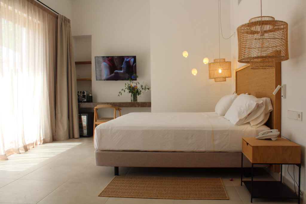 Die Schlafzimmer der neuen Villen im Can Lluc Hotel Rural sind nach traditionellem Vorbild gestaltet (Die Bildrechte liegen bei dem Verfasser der Mitteilung.)