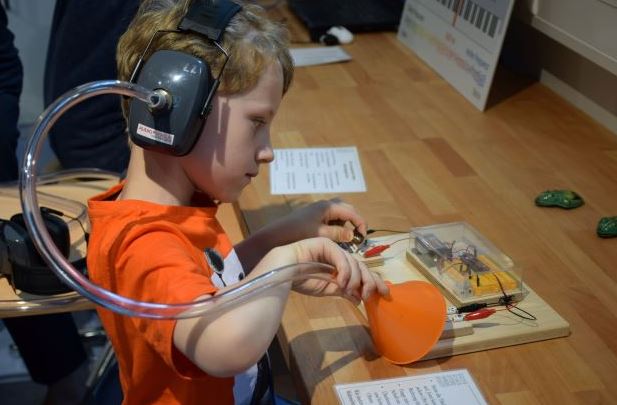 Im Rahmen der Hör-Werkstatt heißt es bereits zum fünften Mal „Ohren auf im Deutschen Museum“ (Bildquelle: @ MED-EL)