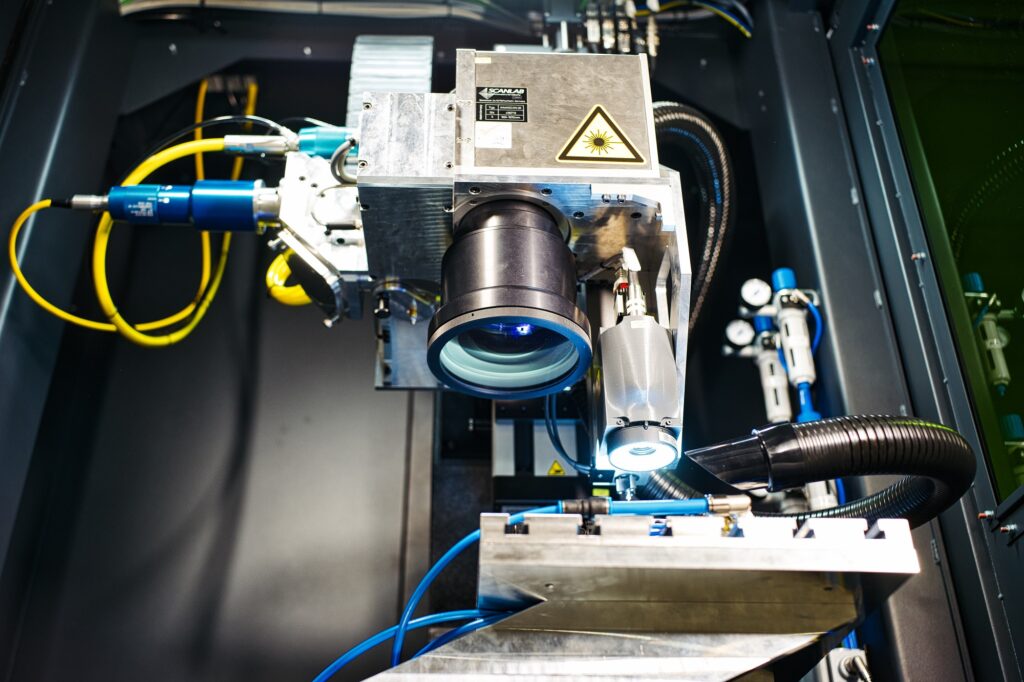 Die Lasermaschine RDX2Fiber wurde Ende Oktober der Firma Schunk Gerhard Carbon Technology GmbH übergeben. ©Pulsar Photonics GmbH.