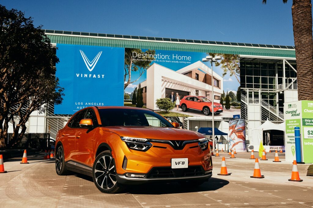 VinFast V8 während der Los Angeles Auto Show 2022 (Bildquelle: @ Vingroup)