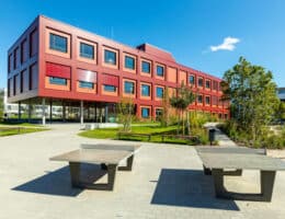 Motivierende Lernlandschaft – ALHO baut moderne Clustergrundschule in Berlin-Schönefeld