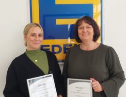 Auszeichnung "Gesunder Arbeitgeber" für EDEKA-Verwaltungsstandorte Chemnitz und Würzburg/Rottendorf (© EDEKA)