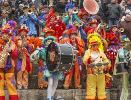 Am 04. Februar 2023 veranstaltet der skywalk allgäu zur Faschingszeit sein bekanntes und beliebtes Guggenmusik-Event.