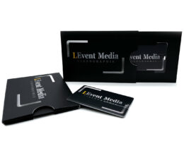 USB-Karten mit individuell bedruckbarer Verpackung im Vollflächendruck (Die Bildrechte liegen bei dem Verfasser der Mitteilung.)