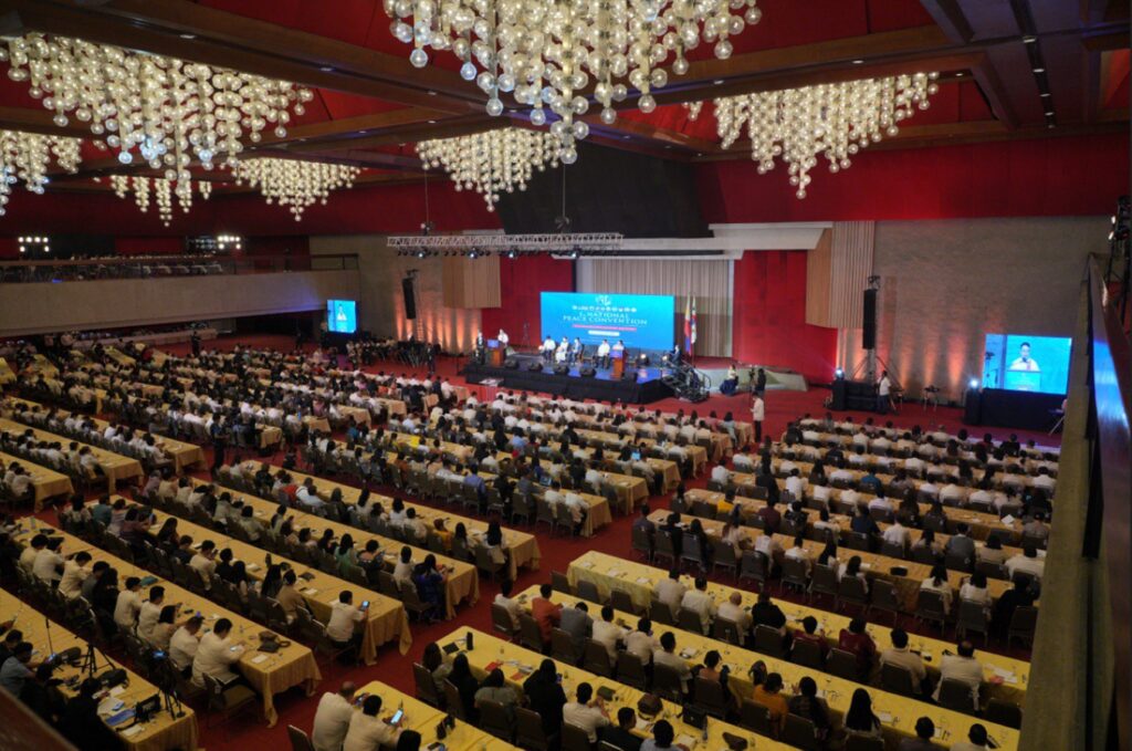 Erste Nationale Friedenskonferenz: Plenarsitzung in der PICC-Empfangshalle