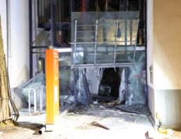 Hessen Aktuell: Geldautomat der Sparkasse und Gebäude in Luft gesprengt
