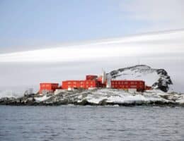 Umweltschutz in der Antarktis: Zweiwellen-Zerkleinerer reduziert Müllvolumen von GARS O‘Higgins um 80%