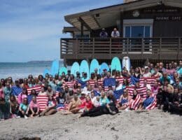 Apex Social Surf Outing mit über 130 TeilnehmerInnen in Kalifornien ein voller Erfolg