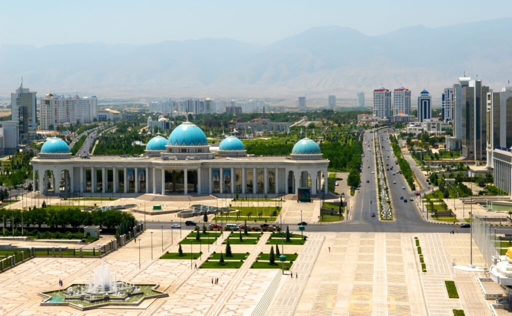 LKW-Transporte nach Turkmenistan (© MARTIN Internationale Spedition GmbH)