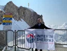 Gründung der INTERIM-SHERPAS GmbH auf der Zugspitze – zum 70. Jahrestag der Everest-Besteigung