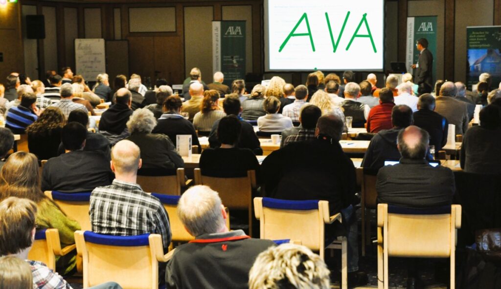 Die AVA-Haupttagung bietet aktuelle Fortbildungen für Nutztierärzt:innen (© AVA)