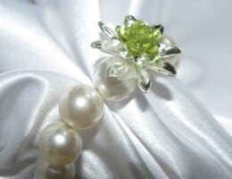 Handgefertigte Serviettenringe mit Strass oder Perlen – Servietten-Deko und ein Augenschmaus!