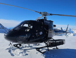 Helicopter D-HIGH in Zermatt mit Skikorb.