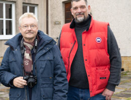 Ortstermin: Gutachter Dr. Geerd Dahms (links) und Robert Hase von der FIM Gruppe an der Villa Diering in Halle.