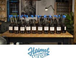 Das "Ginique" Tasting-Set von Heimat Heroes mit 24 einzeln destillierten Botanicals