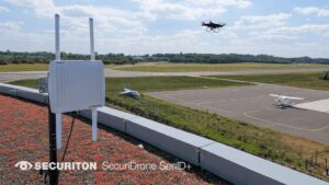 Für die mobile und stationäre Erkennung von Drohnen ist SenID+ ein mobiler und leistungsstarker Sens (Bildquelle: Securiton Deutschland)