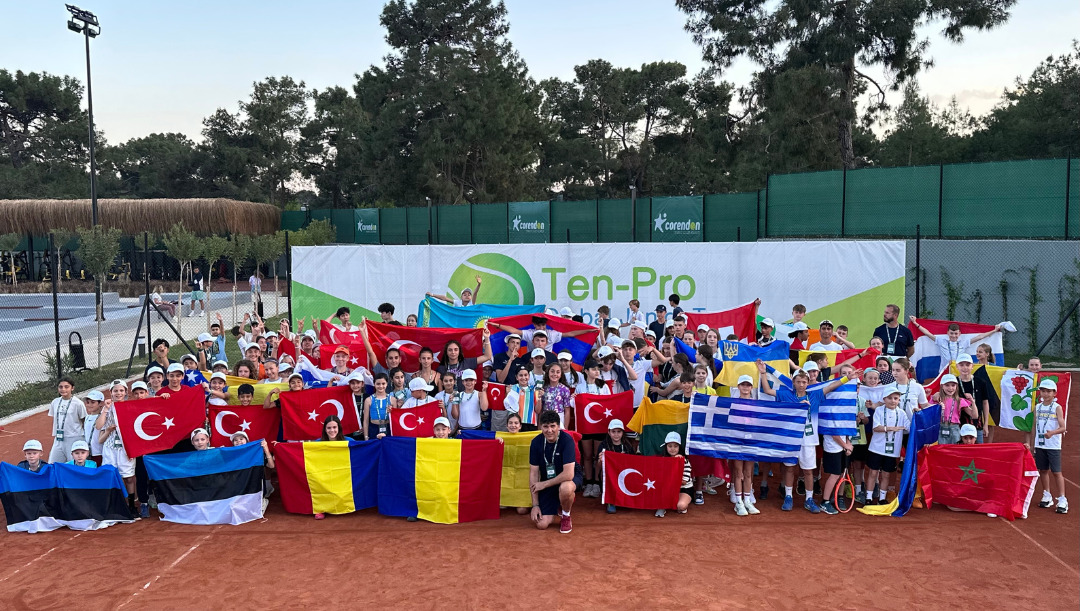 200 junge Tennis-Nachwuchstalente aus 44 Ländern kamen in den Corendon Tennis Club nach Kemer. (Die Bildrechte liegen bei dem Verfasser der Mitteilung.)