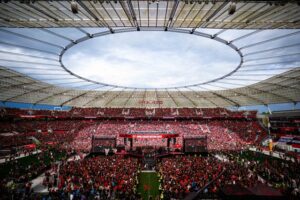 insglück realisiert spektakuläres „Coming Home“-Event für Bayer 04 Leverkusen in der BayArena